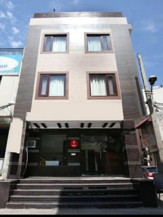 Hotel Silver Palm Zirakpur Kültér fotó